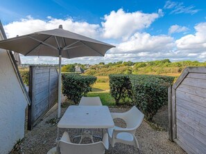 Enjoy meals outside!