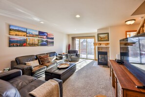 Two-sided fireplace in the cozy living room
