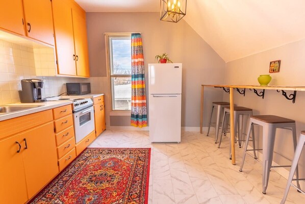 Bright and Spacious Kitchen!