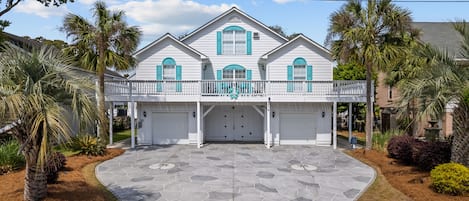 The street view of the Coastal "N" (and driveway large enough for 5 vehicles). 