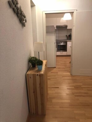 Apartment Nr. 3, 53 qm, zwei Schlafzimmer, Gemeinschaftsküche, max. 4 Personen-Flur