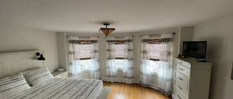 Top floor bedroom w/Queen bed