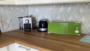 Kaffee und/oder Kaffeemaschine