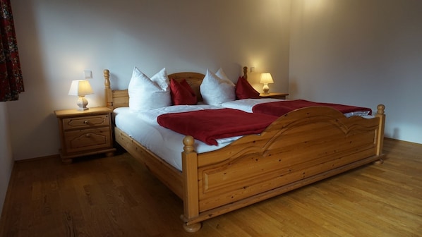 Ferienwohnung Waldblick, 60 qm, bis 4 Personen-Schlafzimmer