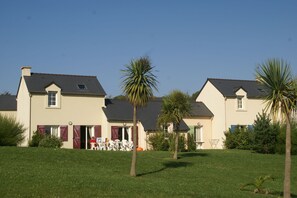 Außenseite Ferienhaus [Sommer]