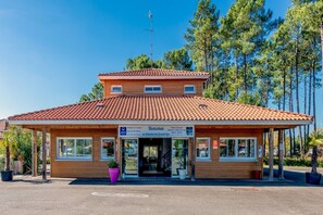 Entrance / Reception