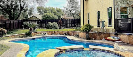 San Antonio Vacation Rental | 3BR | 2.5BA | Step-Free Access | 1,900 Sq Ft