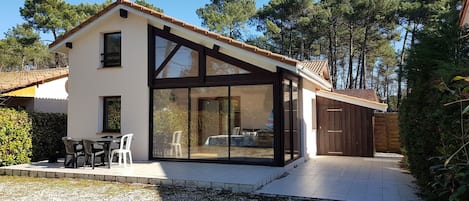 Location saisonnière 3 chambres dans parc avec piscine