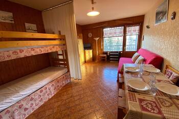 \Charming Studio in Chinaillon, Easy Access to Shops & Ski, Sleeps 4\