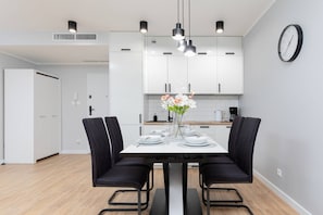 Fully equipped kitchenette. 