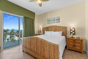 Master Bedroom with amazing beachviews right from the king bed!