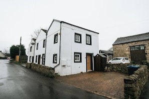 Front of the property with space for parking 2 small cars or 1 large car.