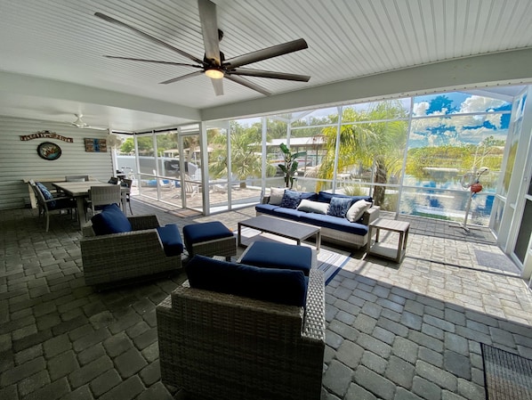 Enjoy morning coffee or dinner with manatees. Smart TV outside