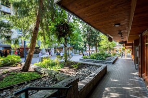 Staying with us at Bear Lodge puts you STEPS away from all the great things Whistler has to offer. Groceries, restaurants, coffee shops, ski lifts, shops + more! No need for a car