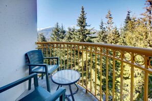 Simply relax and enjoy the view from this private balcony. You can also enjoy a glass of wine or read a book while enjoying the amazing alpine views