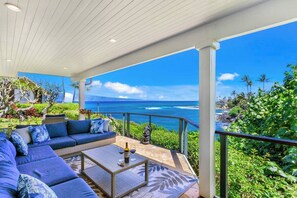 oceanfront lanai seating