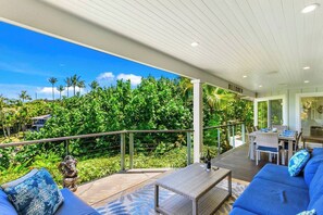 the lanai is surrounded by trees that provide absolute privacy 