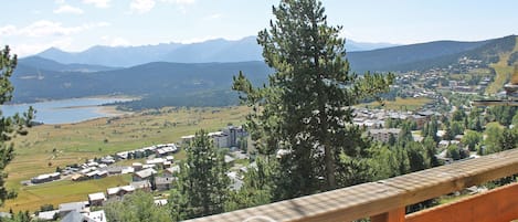 vue panoramique sur les montagne et le lac de Matemale