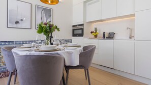 Beautiful kitchen that will provide you with all amenities necessary for a warm and delicious home meal #airbnb #airbnblisbon #portugal #pt #lisbon #clean #comfort #home