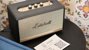 Immerse yourself in high-quality sound with this vintage-inspired Marshall speaker.
#Portugal #Lisbon #AndoLiving #music #interiorstyle