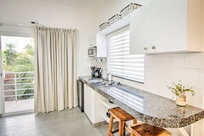 Fully equipped kitchen with drinking water provided for all guests