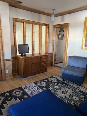 Tiki Apartment
Livingroom
1-Bed/1 bath Fully furnished