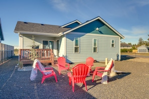 Backyard | Fire Pit | Deck | Gas Grill | Outdoor Dining | Yard Games