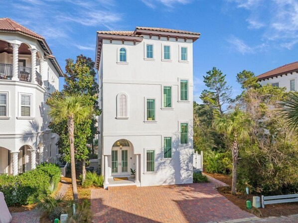Welcome to Savvy Seagrove @ 30A!