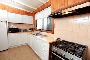 Functional kitchen - no dishwasher due to rural water conservation