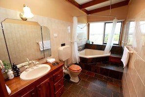 Upstairs ensuite with spa bath