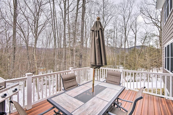 North Conway Vacation Rental | 4BR | 2.5BA | 2,560 Sq Ft | Stairs Required