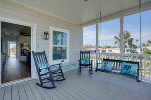 Screened Porch | Beach Gear Provided