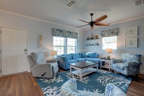 Living Room | Single-Story Home | Free WiFi