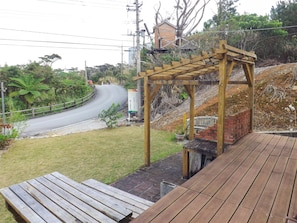 ・ Terrace / You can relax while enjoying nature on the terrace with a feeling of openness.
