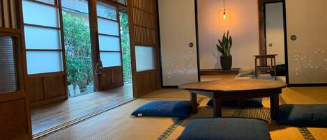 Japanese-style room on the 1st floor. You can feel the slow flow of time.