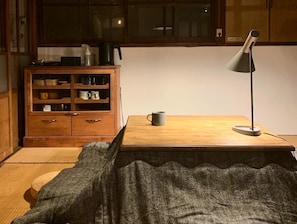 Digging is available in winter. Please spend time with the kotatsu, such as hot pots and games. Telework with a kotatsu is also recommended.