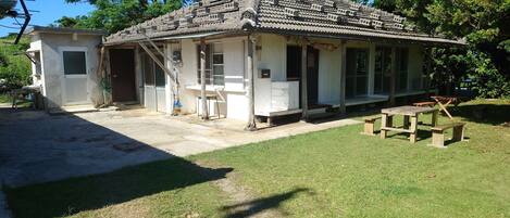 ・ [Exterior] It is a traditional Okinawan house.