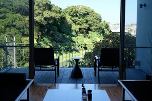 Have a special time while enjoy the flow of Hija river, green of the trees and blue of the sky / Please spend a special time while enjoying the flow of the Hija River, the green of the trees, and the blue of the sky.