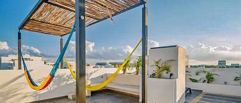 Conveniently located apartment accommodation with pool in Playa del Carmen