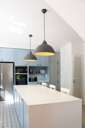 open kitchen with large island.... ideal for Family and Friends!