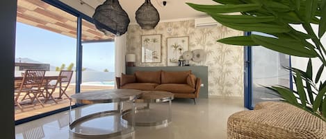 Living room with Smart TV, 42 inch HD with Netflix, Amazon Prime Video, Apple TV, HBO, Google Chromecast (user required to access the apps), satellite TV, air-conditioning.