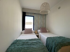 Second bedroom with twin beds