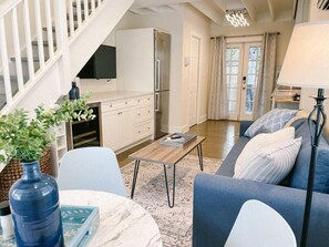 Welcome to The Bahama Cabana. You will love this open, airy, and breezy hideaway. 