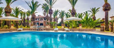 Finca en Alcudia con gran piscina privada. 