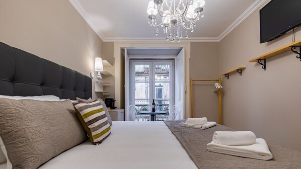 Enjoy your stay in this charming apartment in the heart of Lisbon #airbnb #airbnblisbon #portugal #pt #lisbon #cozy #charming