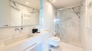 The second bathroom, fully equipped and modernly decorated #airbnbporto #portugal #porto