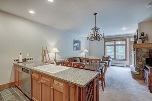 Flooring, Hardwood, Floor, Furniture, Indoors