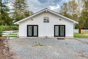 Beautiful, separate modern barn! Perfect for small weddings and events