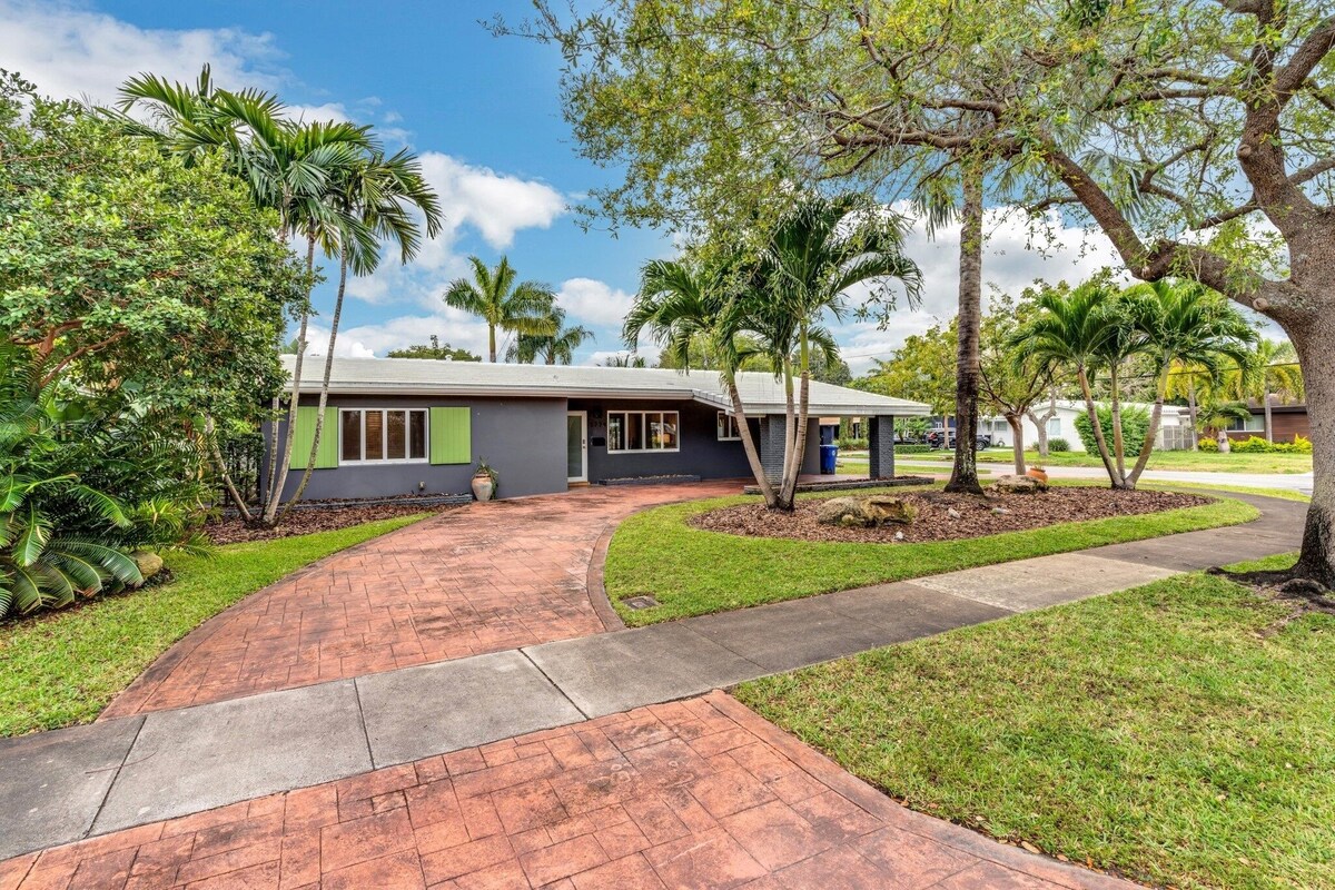 Mid Century Modern Pool Home in the BEST location! by RedAwning