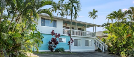 Large Hawaiian home overlooking Kailua Bay in downtown Kona, Hawai’i 